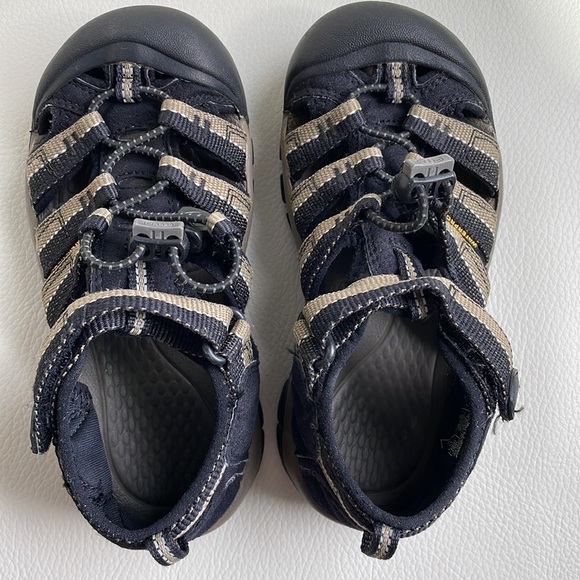 Sz13/big kid Sz1 Keen black and gold sandals in EUC - Picture 1 of 10